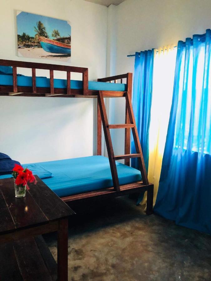 Tres Islas Hostel General Luna  Exterior photo